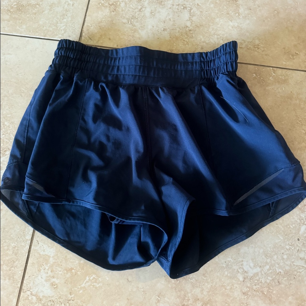 lululemon hotty hot high-rise lined short 2.5”